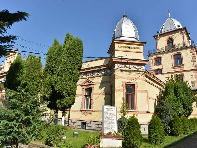 Clădirea istorică Casa Pop Simion, cu turnuri cu cupole